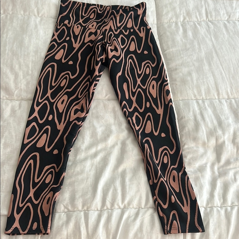 Stylish Black and tan leggings for women size S/M